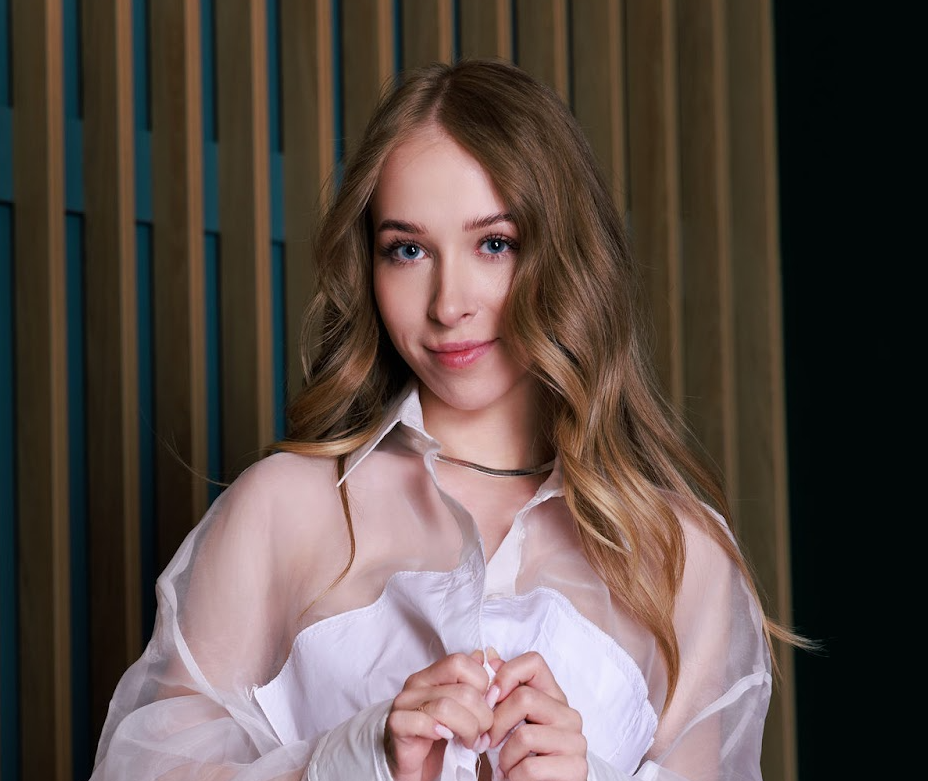 Model Delilah Foster Reveals the Morning Routine That Helps Men Burn More Fat
