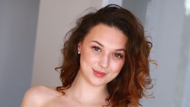 Sienna Wallace Shares Her Experience, Gives Advice on Supplements for Bone Strength Sienna Wallace Shares Her Experience, Gives Advice on Supplements for Bone Strength