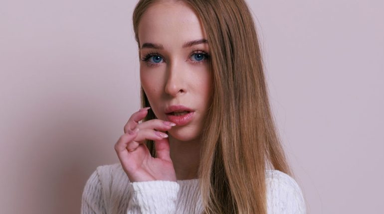 Chloe Davis Shares Her Experience, Gives Advice on Mental Health Tracking Apps Chloe Davis Shares Her Experience, Gives Advice on Mental Health Tracking Apps