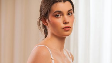 Victoria Evans Shares Her Experience, Gives Guidance on Supplements for Hair and Nail Growth Victoria Evans Shares Her Experience, Gives Guidance on Supplements for Hair and Nail Growth