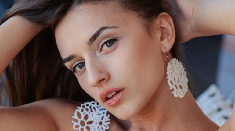 Lily Collins Shares Her Experience, Gives Guidance on Omega-3 Supplements for Heart Care Lily Collins Shares Her Experience, Gives Guidance on Omega-3 Supplements for Heart Care