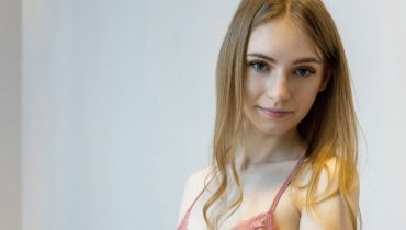Emily Foster Shares Her Experience, Gives Advice on Weight Loss Meal Replacement Shakes Emily Foster Shares Her Experience, Gives Advice on Weight Loss Meal Replacement Shakes