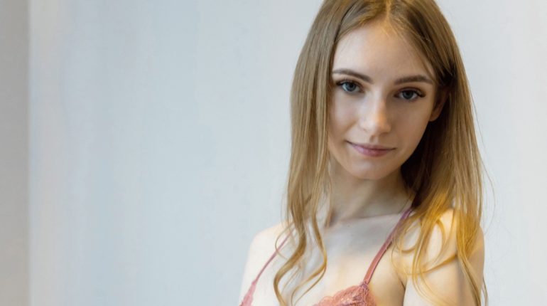 Emily Foster Shares Her Experience, Gives Advice on Weight Loss Meal Replacement Shakes Emily Foster Shares Her Experience, Gives Advice on Weight Loss Meal Replacement Shakes