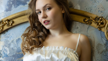 Female Makeup Artist Mia Shares 2026 Bridal Makeup Package Price Review