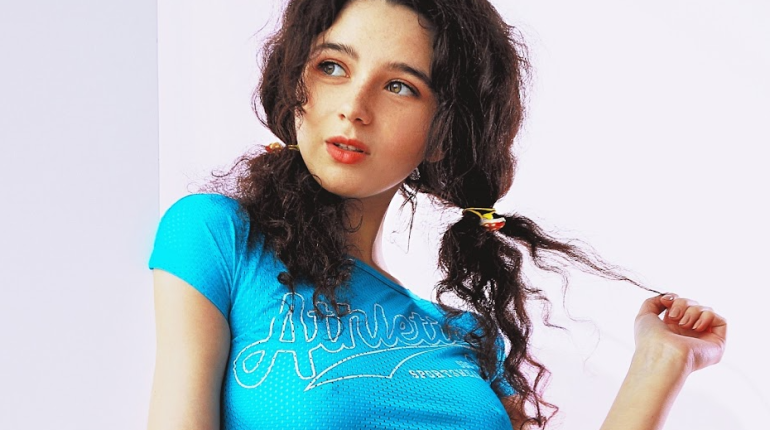 Financial Planner Mia Scott Shares Her Guide to Budgeting for Single Mothers