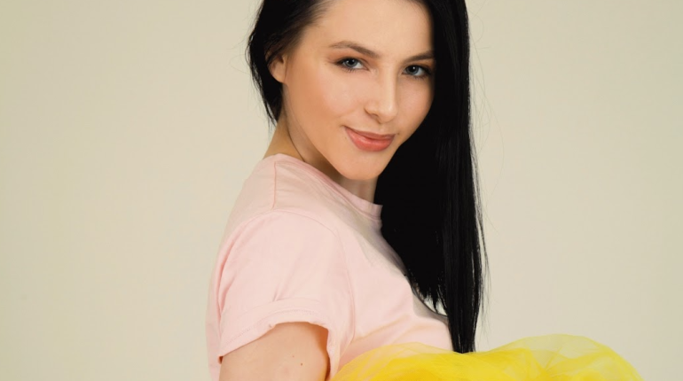 Business Mentor Emma Collins Explains Online Business Ideas for Women