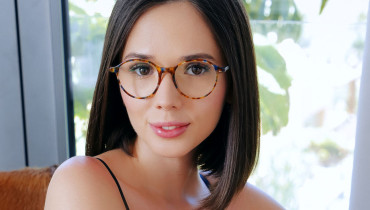 Investing Coach Elena Worthington Explains Why Men Should Build an Emergency Fund Before Riskier Investments