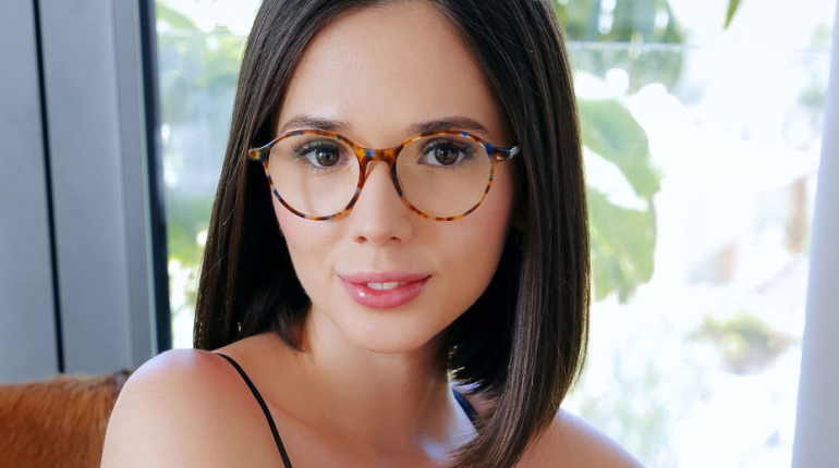 Investing Coach Elena Worthington Explains Why Men Should Build an Emergency Fund Before Riskier Investments