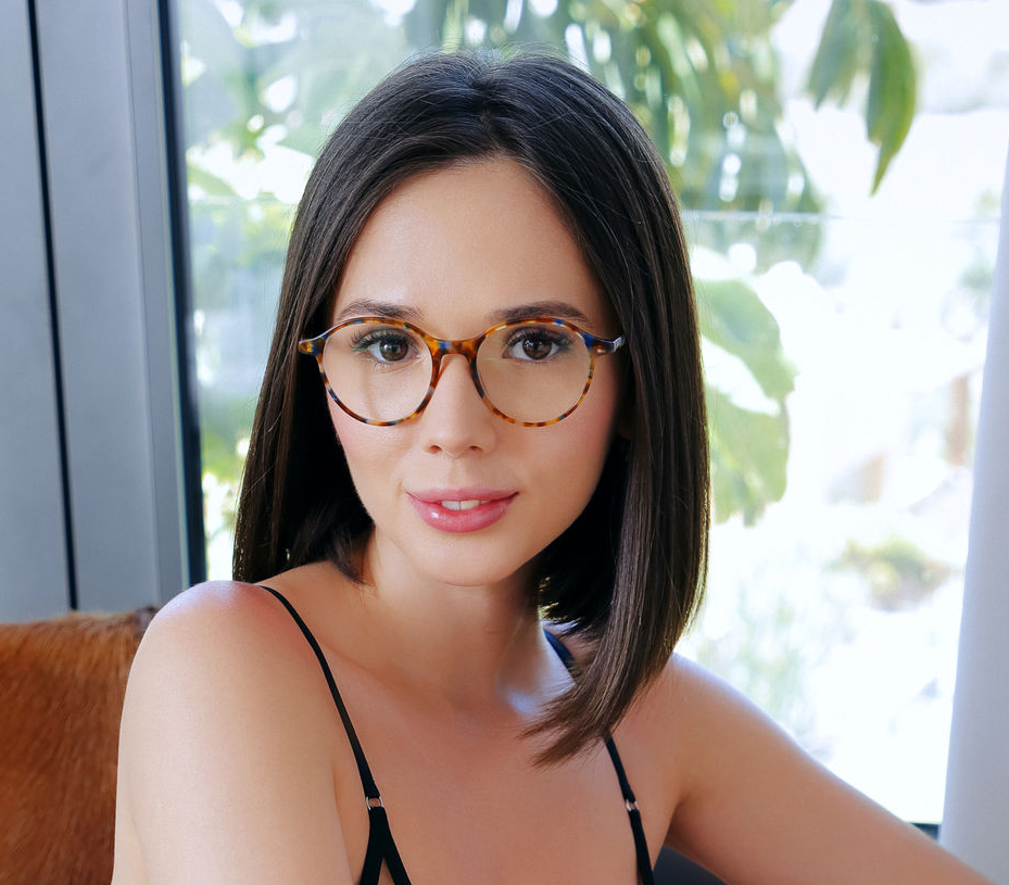 Investing Coach Elena Worthington Explains Why Men Should Build an Emergency Fund Before Riskier Investments